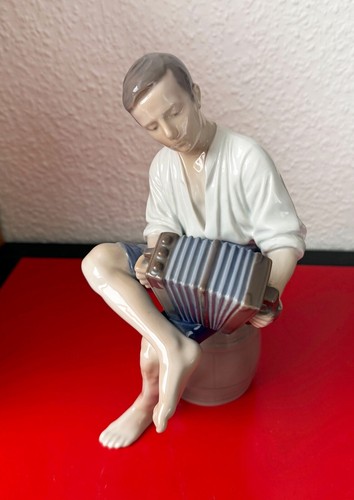 Boy with bandoneon - boy, porcelain