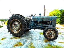 Universal Hobbies Fordson Super Dexta new performance Model tractor 1:16 scale
