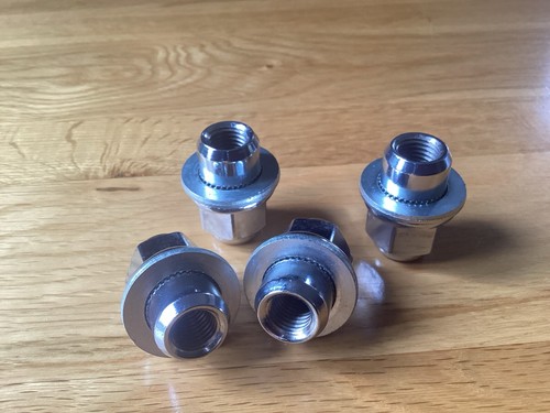 Toyota avensis wheel nuts - 4x,
