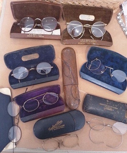 Vintage spectacles cases - x,