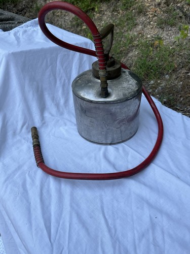 Vtg 2 gallon sprayer - gallon,