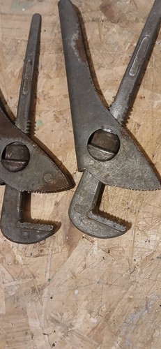 Footprint pipe grips two - grips,,