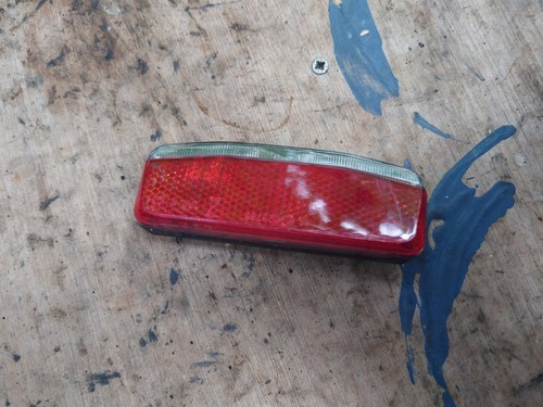 Rear tail light for giant - /,