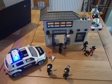 Playmobil 9372 City Action Police Station with Helicopter / Car and Figures. 