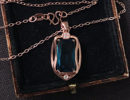 Vintage style jewellery - style,