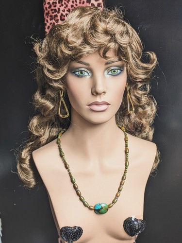 Synthetic pinup wig for