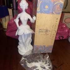 Avon Timeless masked ball bal