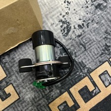 Fuel Pump UC-V4 15100-85501 for Suzuki Super Carry Honda Magna V65 1983-1986