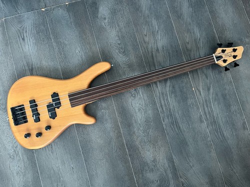 Stagg bc300fl fretless - stagg,
