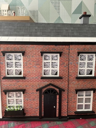 Victorian style dolls house - style,