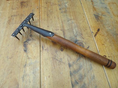Hand rake short handle - rake.,