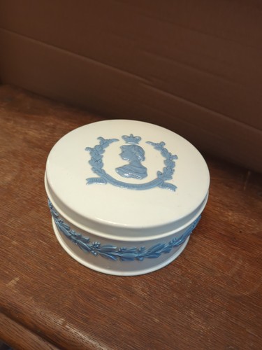 Wedgwood embossed queensware - embossed,