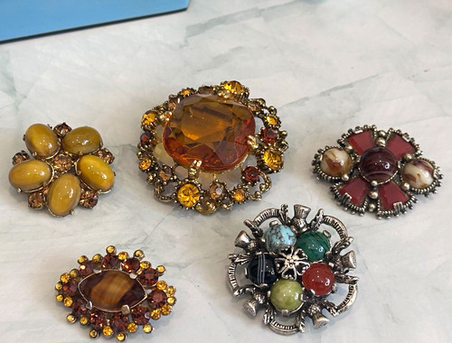 Job lot vintage brooches - 5,