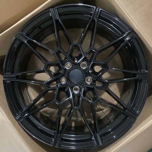 Bmw 826m look staggered - 20",