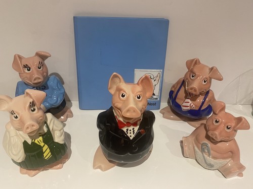 Natwest bank pigs family full - bank, family.