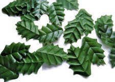 50 large HOLLY silk LEAVES/CRAFTS/DECORATION/WEDDING/FLOWERS/CHRISTMAS