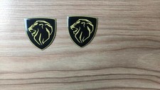 2x Dome badges yellow  style