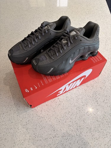 Brand new nike - nike, (gs)
