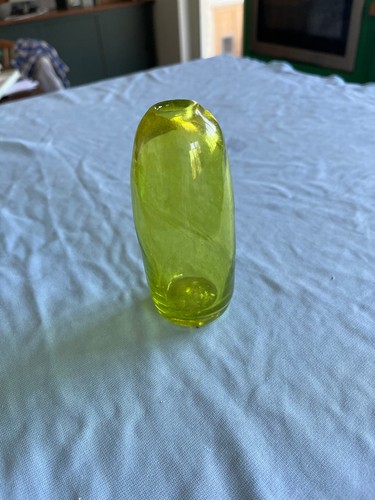 Studio glass vase green hand - green.,
