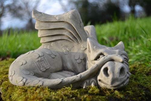 James the peeking dragon - james,