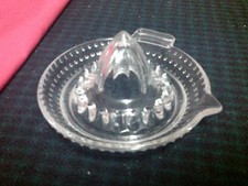 VINTAGE ARC FRANCE GLASS LEMON CITRUS SQUEEZER MANUAL JUICER, WITH POURING LIP