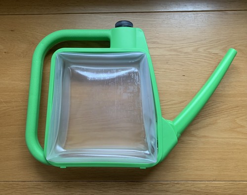 Collapsable green watering can - collapsable,