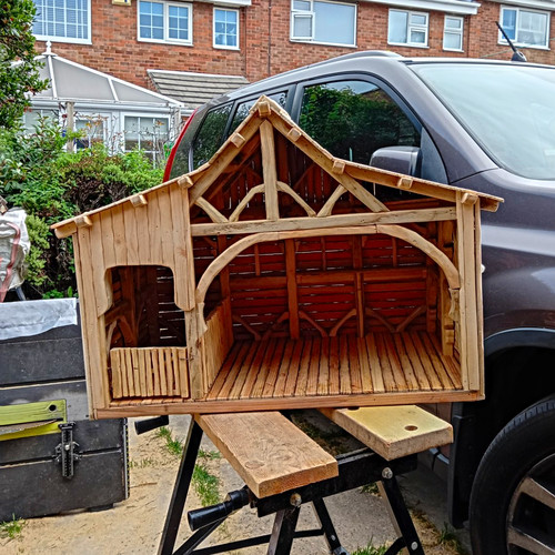Handmade nativity barn - ,