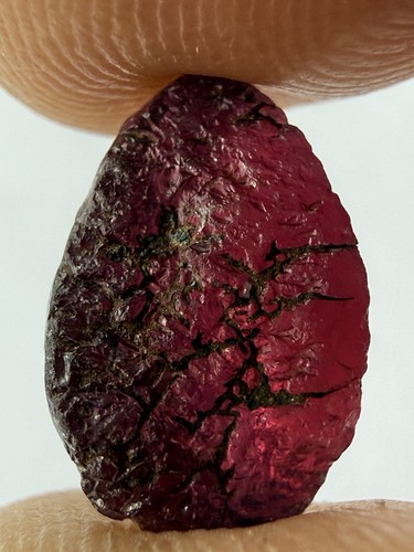 Natural purple garnet - ct,