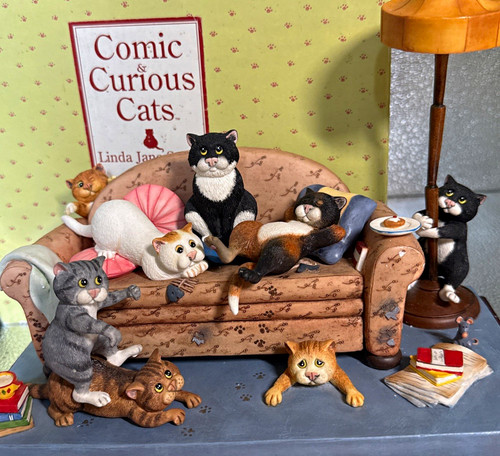Comic curious cats border - &,