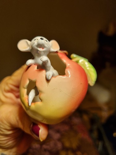 Sweet vintage mouse apple - in,