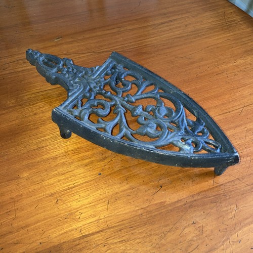 Cast iron trivet - cast,
