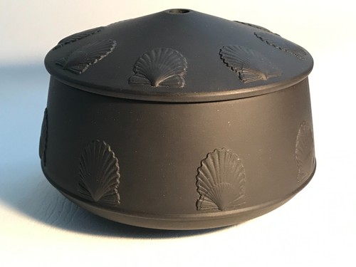 Wedgwood black basalt shell - black,