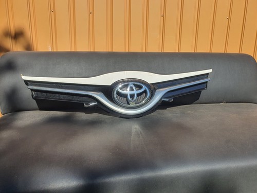 Toyota yaris 2016 - toyota, bumper