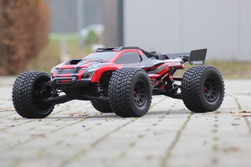 Traxxas 78086 red - 1:7, xrt