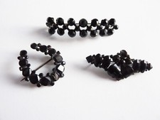 Antique Victorian French jet brooch job lot, horseshoe Vauxhall glass jewellery