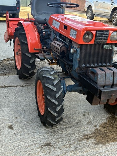 Kubota b6000 tractor - b6000,