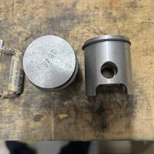 Yamaha YL1 Twinjet GYT Race Pistons for Race Kit Chrome Bore Barrels. New NOS