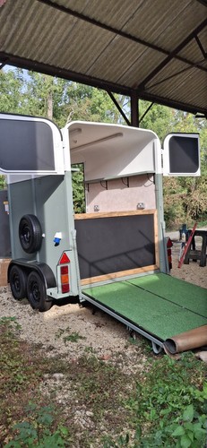 Food trailer refurbished horse