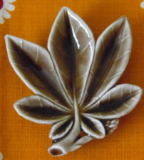 Vintage Wade England Brown Leaf Trinket Dish wall hanging measures 8.5cm x 7cm x