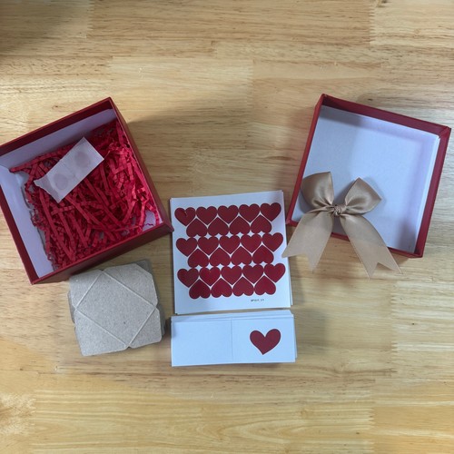Red heart gift box set - red,