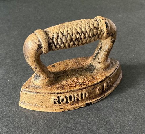 Vintage cast iron round - cast,