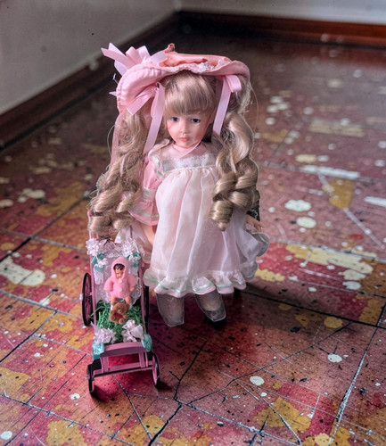 Robin woods caroline doll - 14",