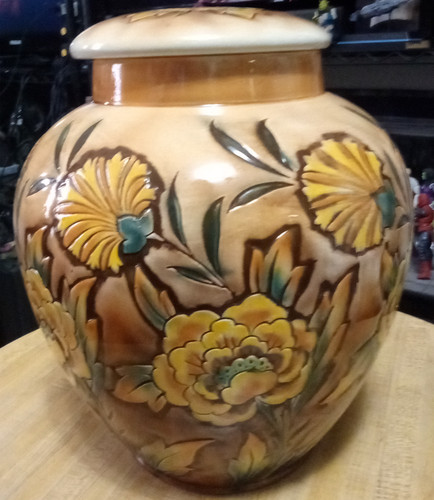 Ginger jar falcon - ginger,