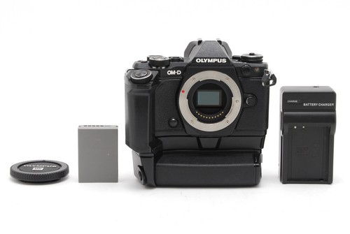Near mint olympus d e - om-d, e-m5
