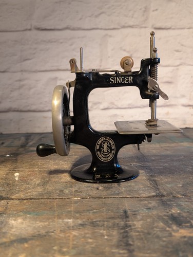 Singer vintage child sewing - vintage, child's
