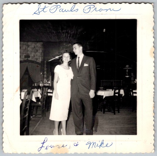 Vtg snapshot couple - b&w,
