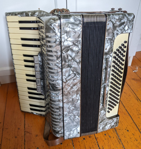 German piano accordion bass - 80,
