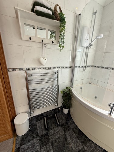 Bathroom suite - bathroom, suite(