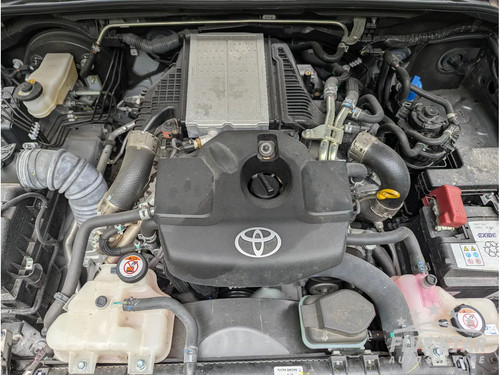 Toyota hilux complete engine - toyota,