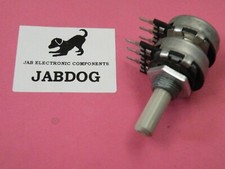 20mm Dual Gang Potentiometer D Flat Shaft 6.3mm 4K7 Lin 15g Z218